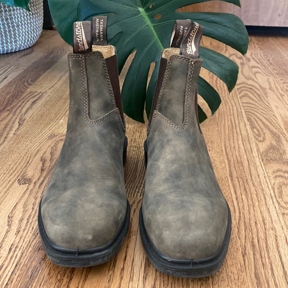 Brown Blundstone Chelsea Boots